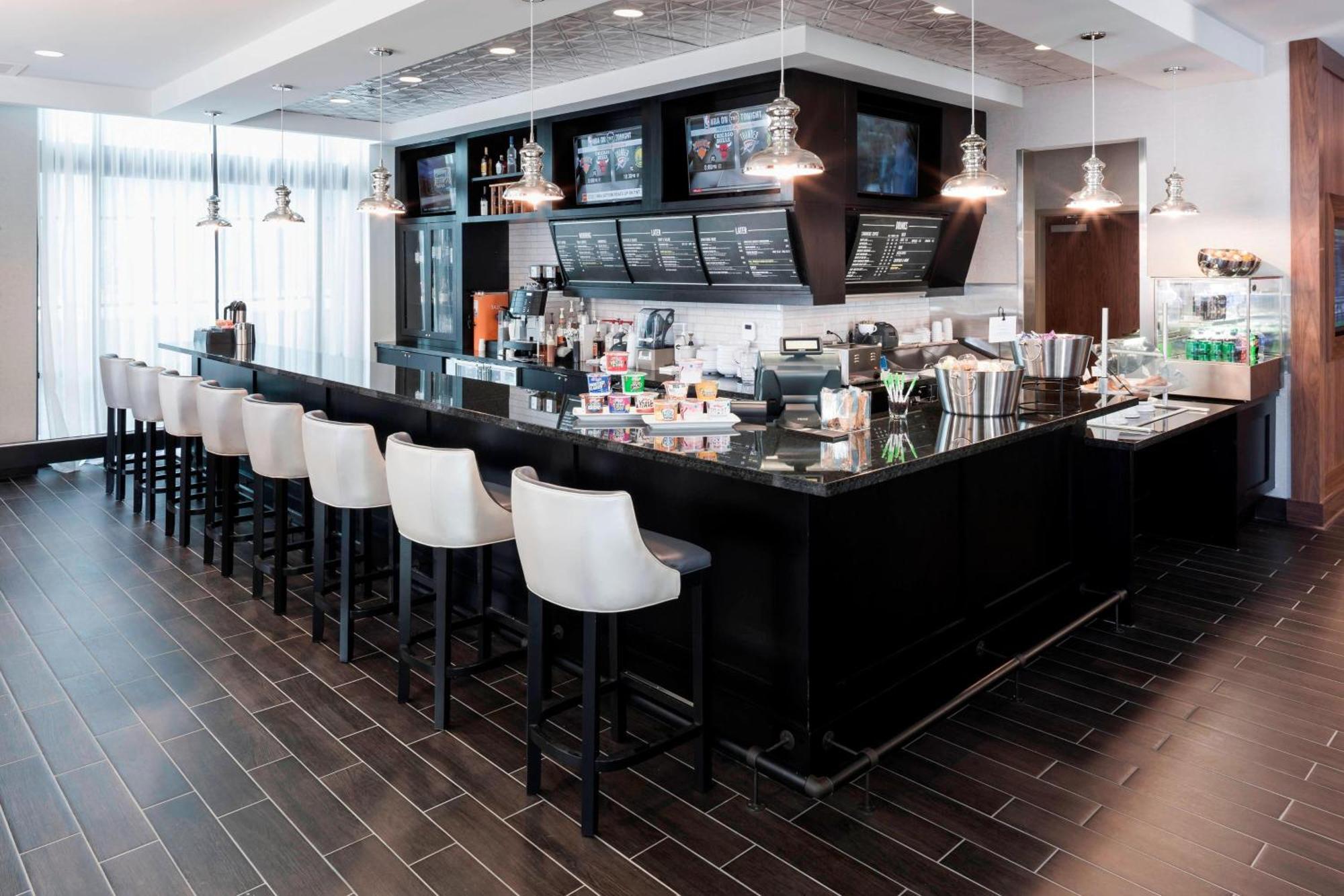 Courtyard By Marriott Richmond Downtown Hotell Exteriör bild
