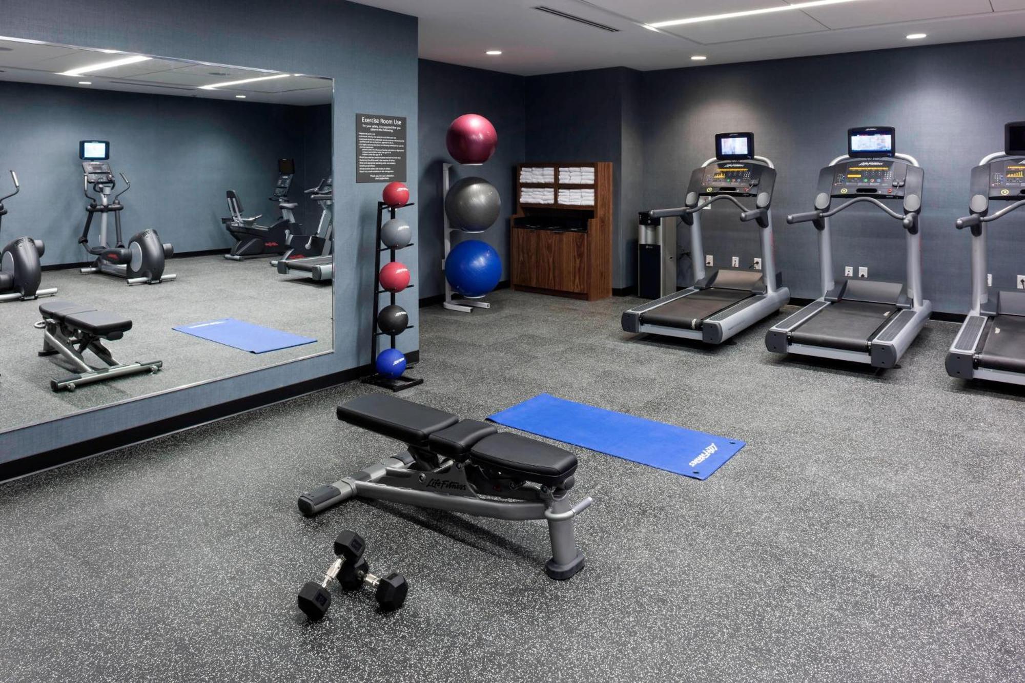 Courtyard By Marriott Richmond Downtown Hotell Exteriör bild