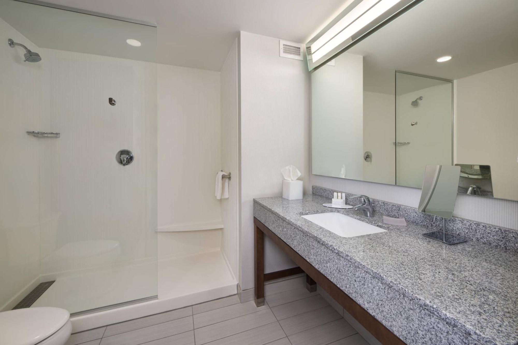 Courtyard By Marriott Richmond Downtown Hotell Exteriör bild