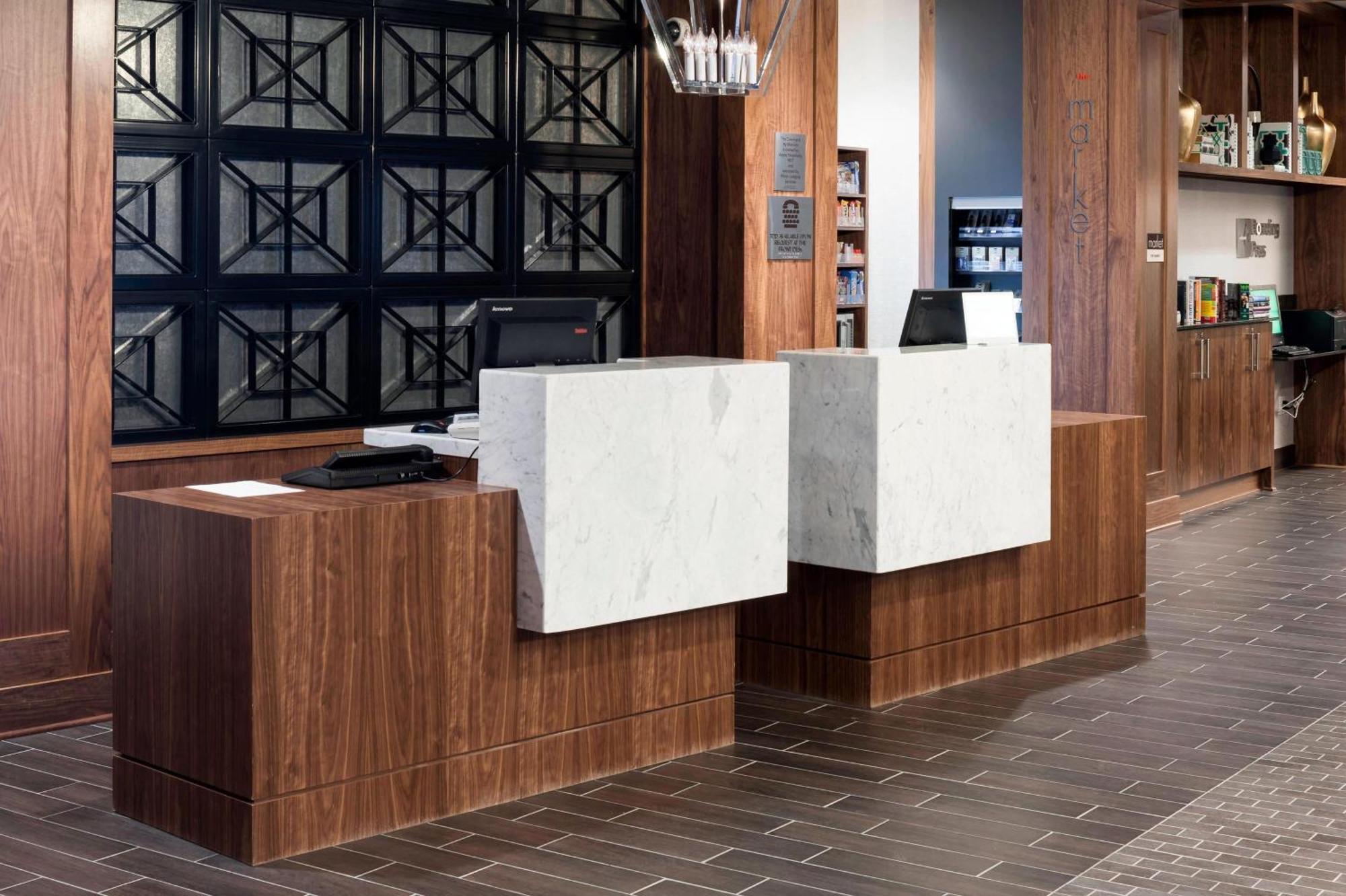 Courtyard By Marriott Richmond Downtown Hotell Exteriör bild