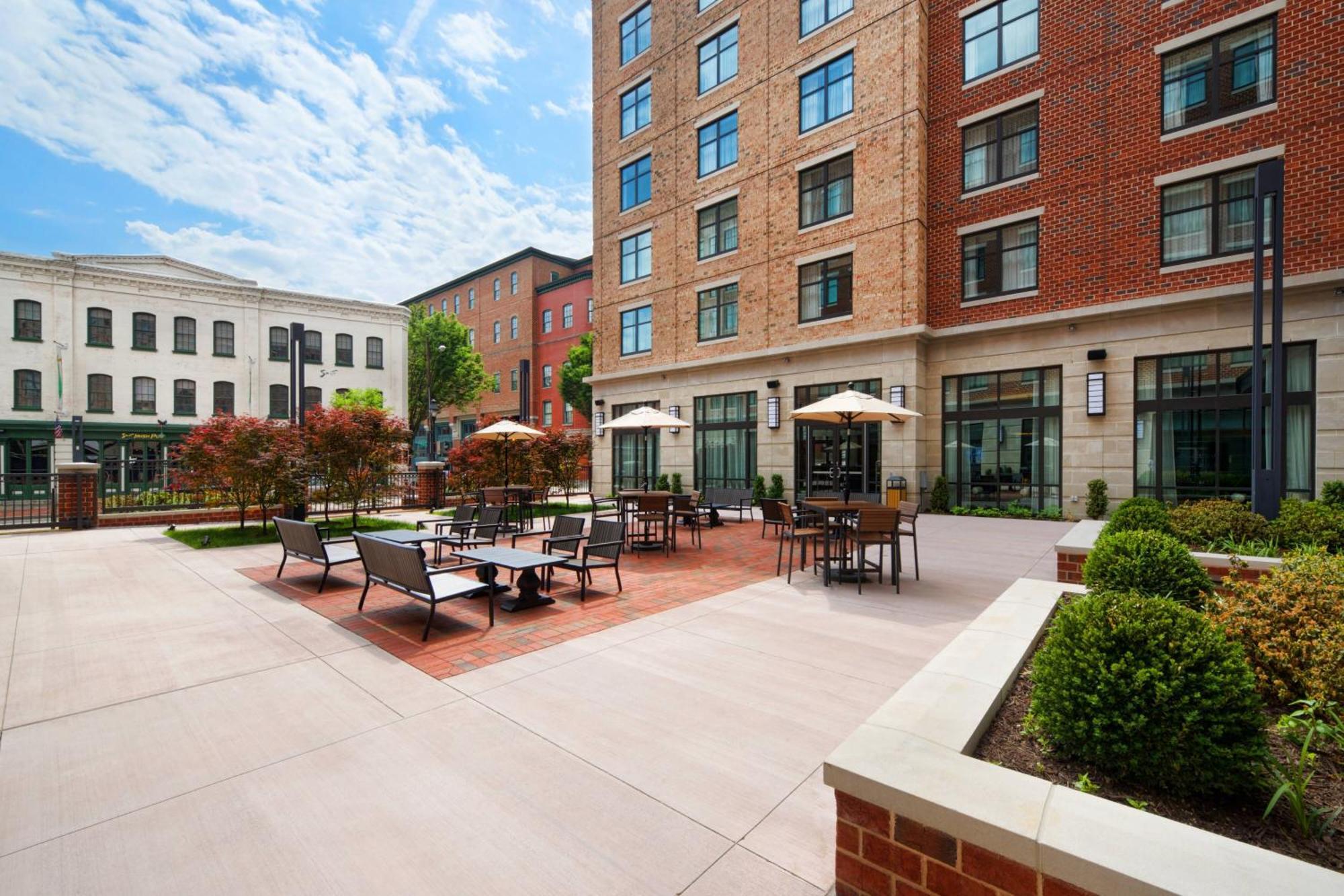 Courtyard By Marriott Richmond Downtown Hotell Exteriör bild