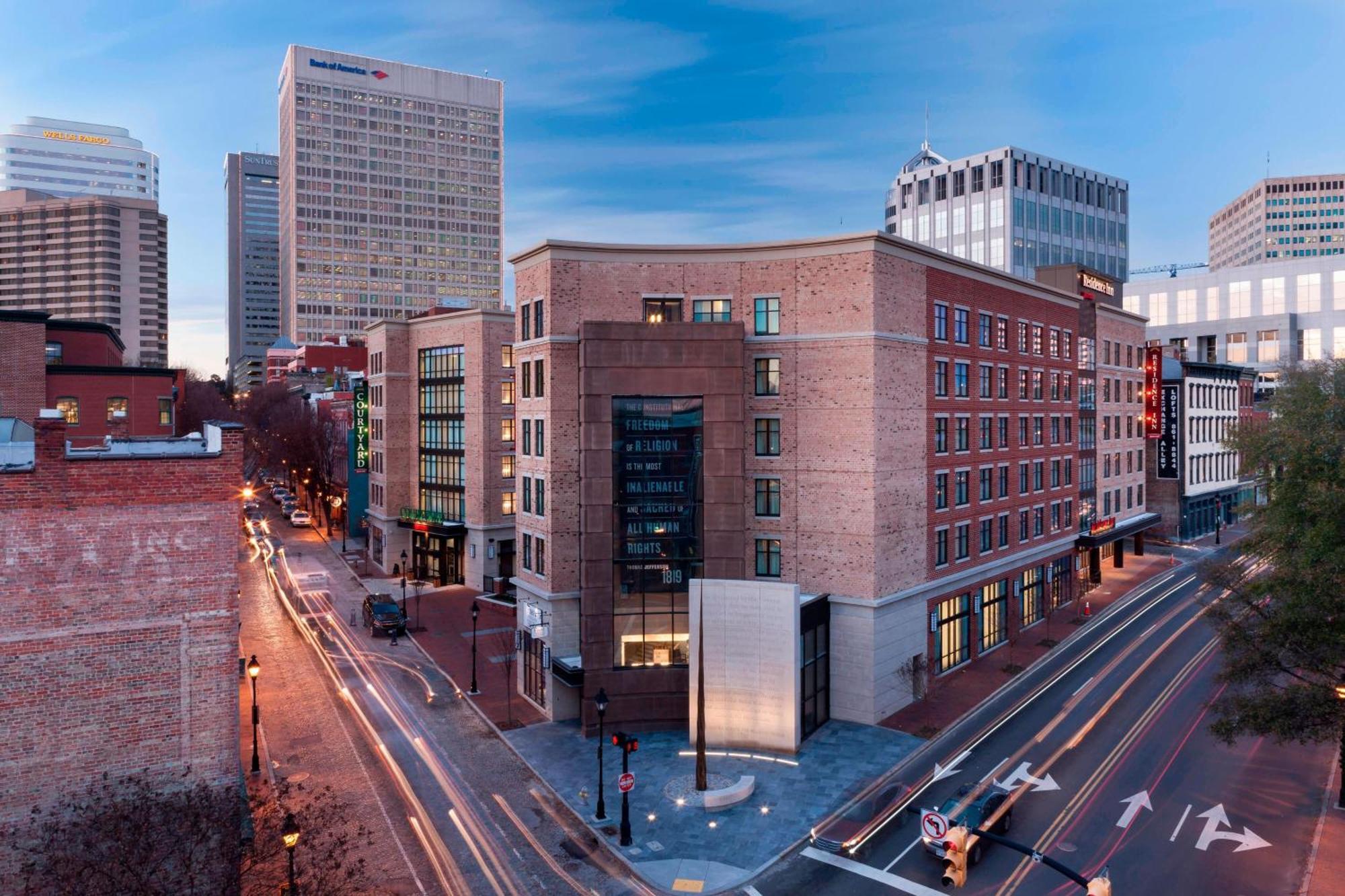 Courtyard By Marriott Richmond Downtown Hotell Exteriör bild